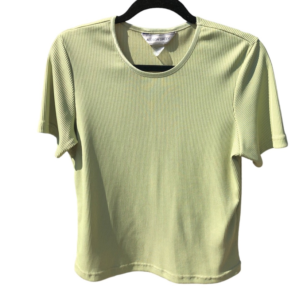 Allison Daley short sleeve stretchy ribbed top. Size M